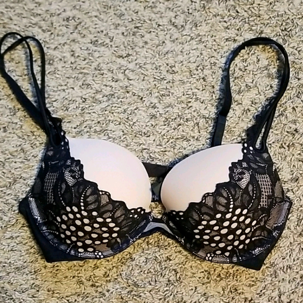 SOLDVery sexy push up!